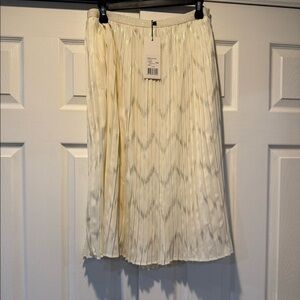 From Parisian boutique - white midi skirt with pleats
